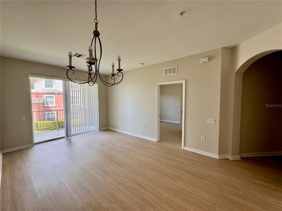 For Rent: $2,100 (2 beds, 2 baths, 1112 Square Feet)