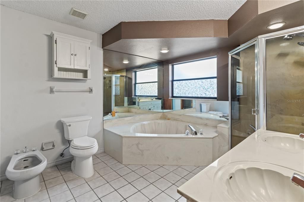 待售: $274,000 (3 贝兹, 2 浴室, 1724 平方英尺)