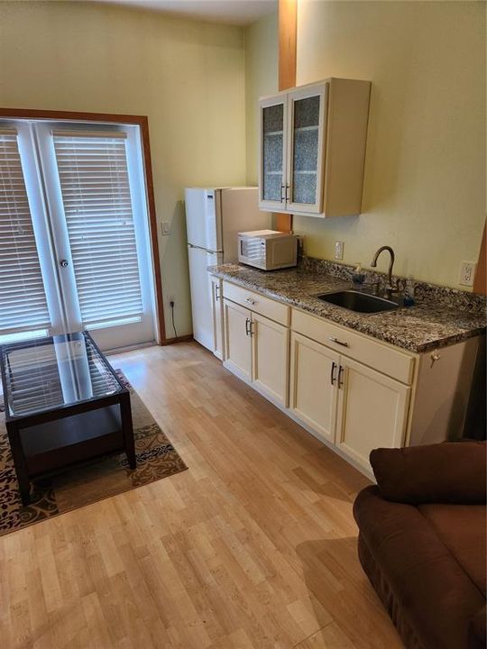 For Rent: $1,350 (1 beds, 1 baths, 463 Square Feet)