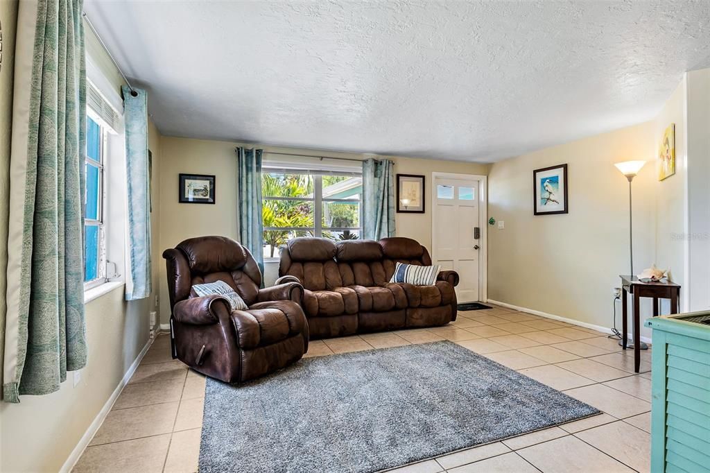 Active With Contract: $390,000 (4 beds, 0 baths, 1512 Square Feet)