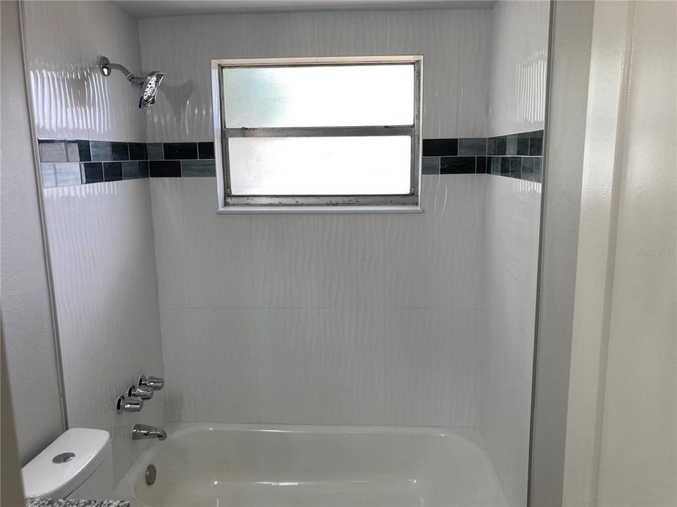 For Sale: $224,999 (2 beds, 1 baths, 744 Square Feet)