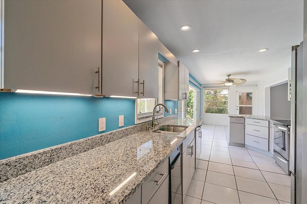 For Sale: $629,000 (2 beds, 2 baths, 1389 Square Feet)