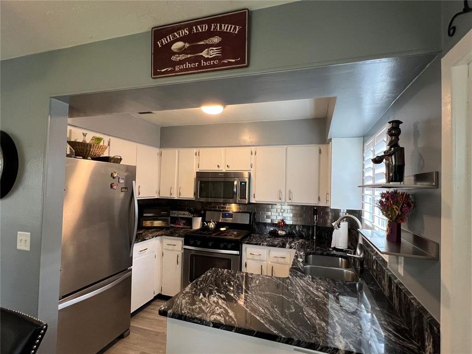 Fully Remodeled Kitchen with Granite Countertops (KITCHEN: 10X8)