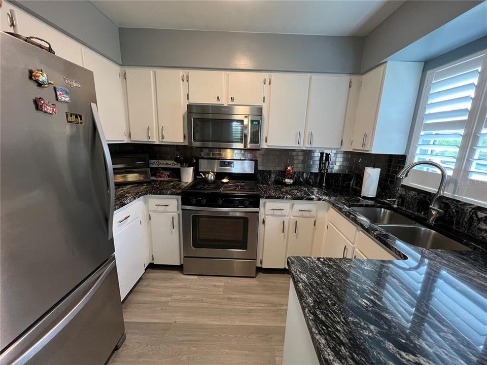 Fully Remodeled Kitchen with Granite Countertops (KITCHEN: 10X8)