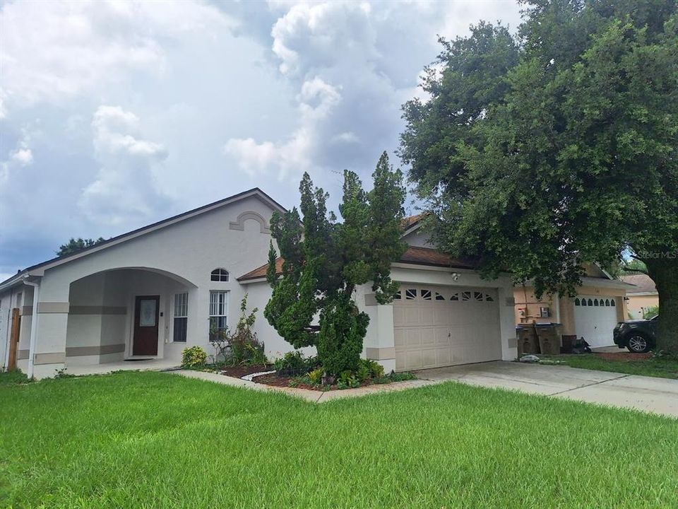 For Sale: $390,000 (3 beds, 2 baths, 1369 Square Feet)