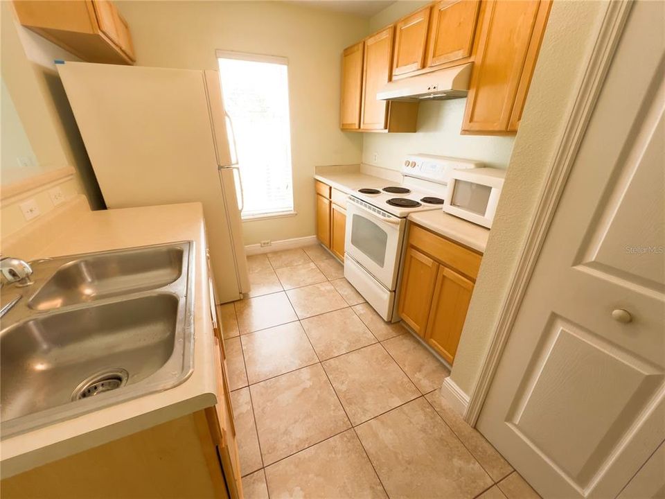 For Rent: $2,100 (3 beds, 2 baths, 1703 Square Feet)