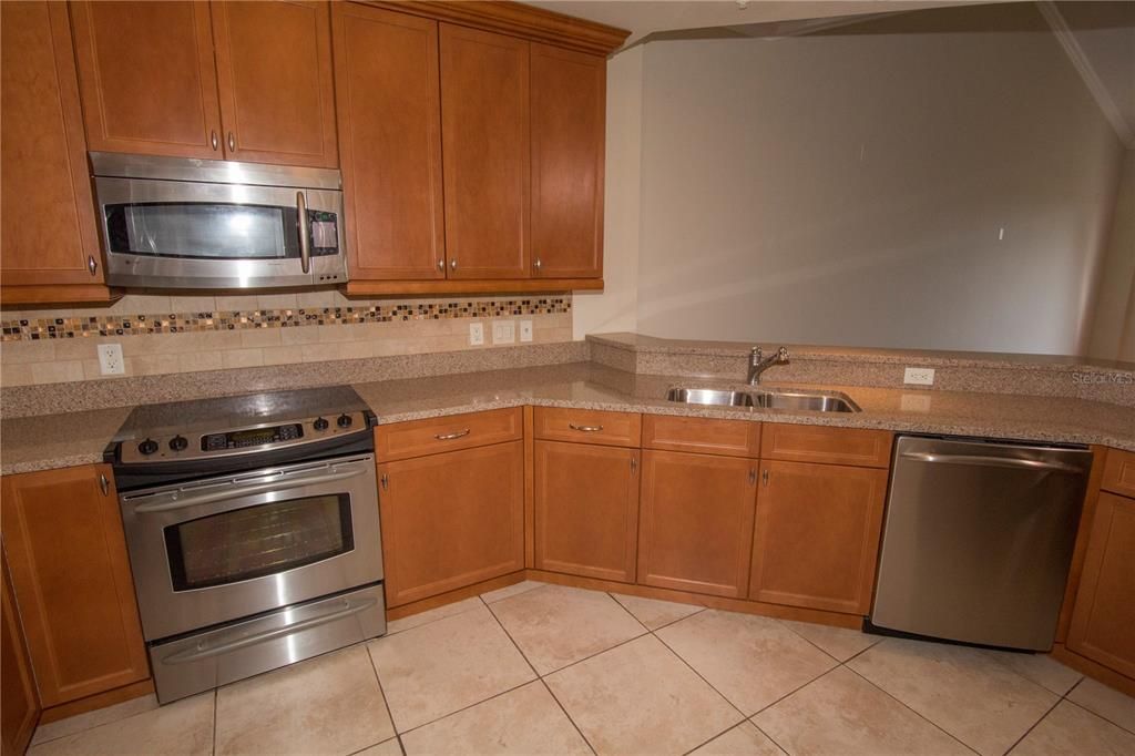 For Rent: $2,700 (2 beds, 2 baths, 1529 Square Feet)