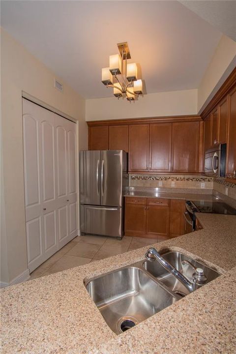 For Rent: $2,700 (2 beds, 2 baths, 1529 Square Feet)