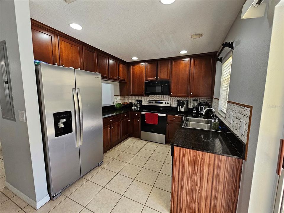 For Sale: $225,000 (2 beds, 2 baths, 1496 Square Feet)