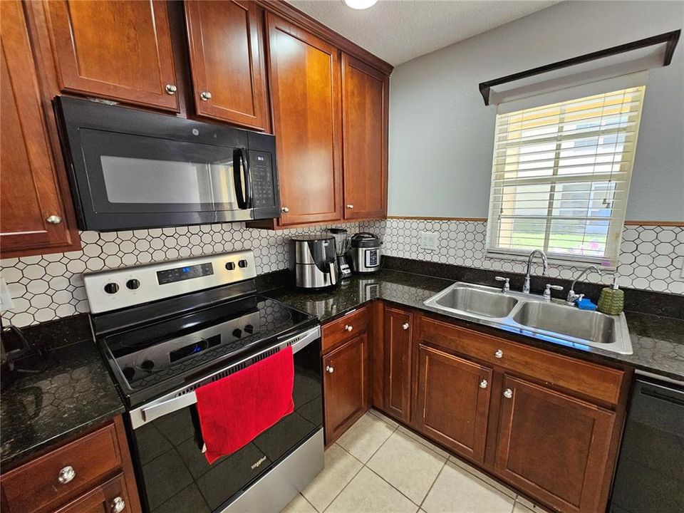 For Sale: $225,000 (2 beds, 2 baths, 1496 Square Feet)
