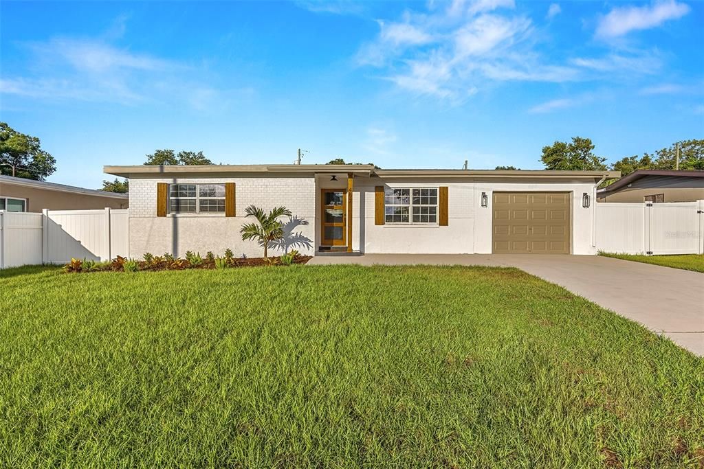 For Sale: $699,900 (4 beds, 2 baths, 1781 Square Feet)