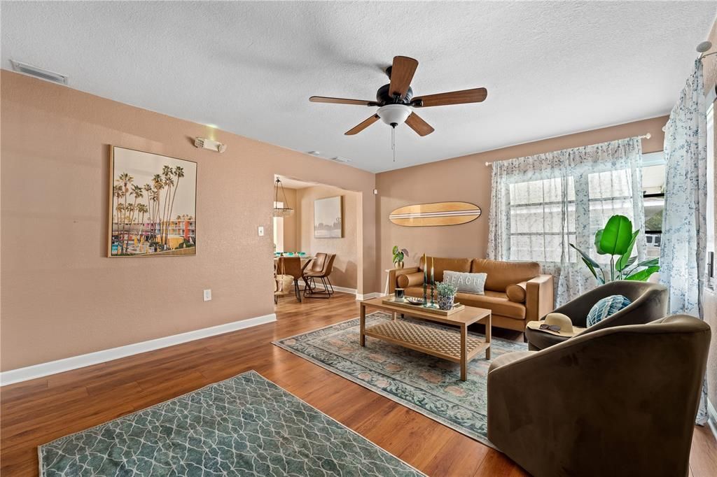 For Sale: $357,000 (2 beds, 1 baths, 1078 Square Feet)