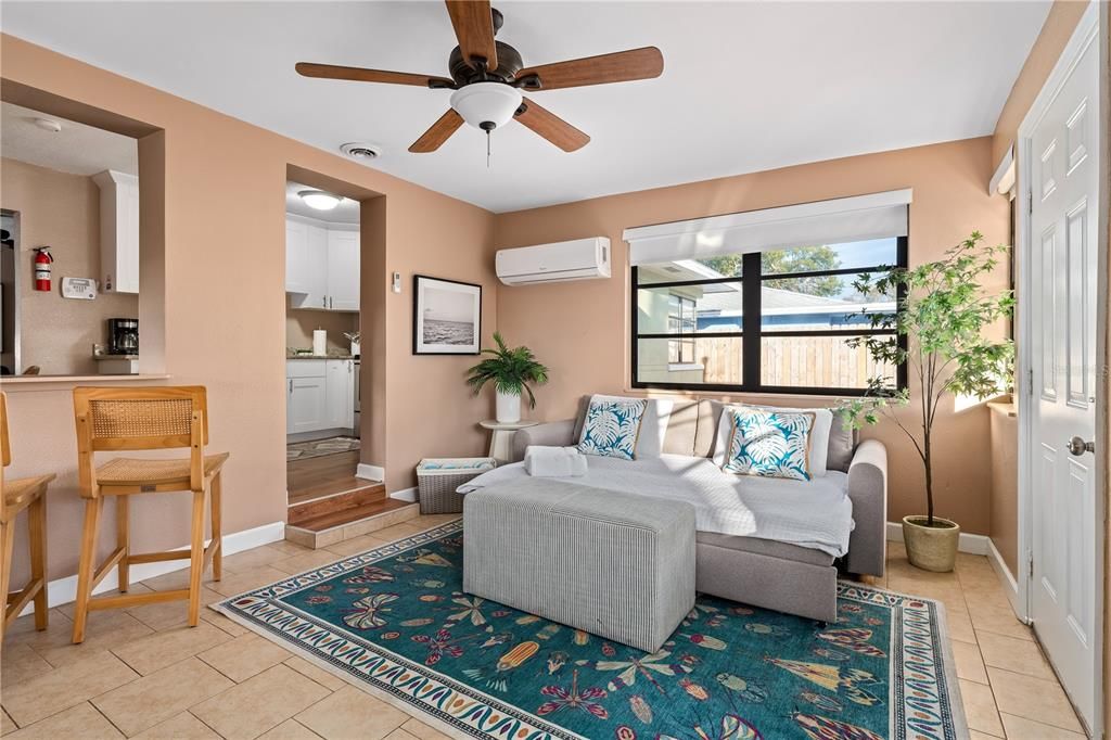 For Sale: $357,000 (2 beds, 1 baths, 1078 Square Feet)