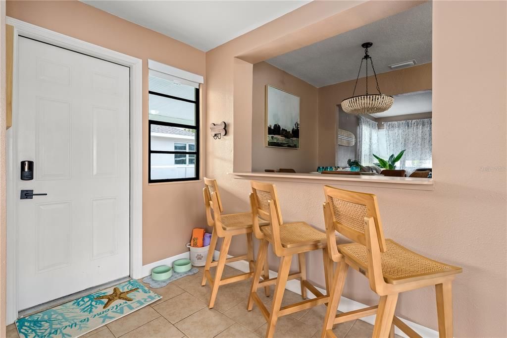 For Sale: $357,000 (2 beds, 1 baths, 1078 Square Feet)