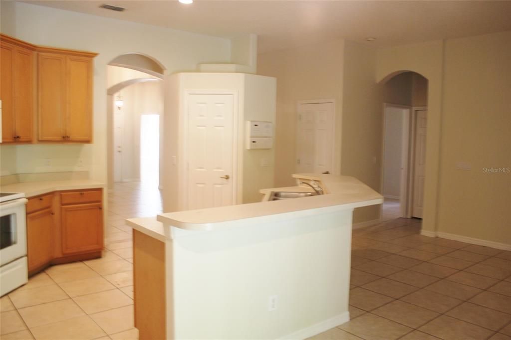 For Rent: $2,250 (4 beds, 2 baths, 2141 Square Feet)