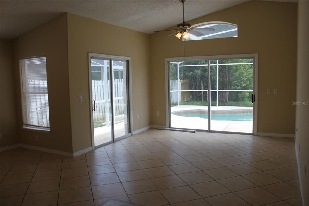 For Rent: $2,250 (3 beds, 2 baths, 1367 Square Feet)