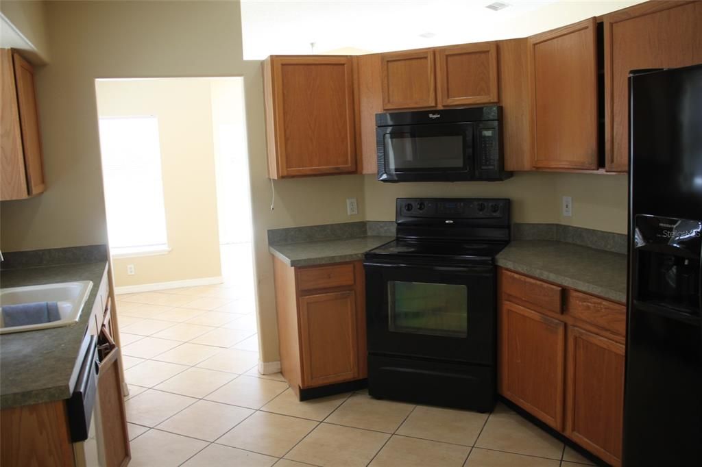 For Rent: $2,250 (3 beds, 2 baths, 1367 Square Feet)