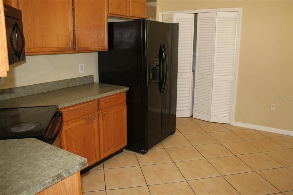 For Rent: $2,250 (3 beds, 2 baths, 1367 Square Feet)