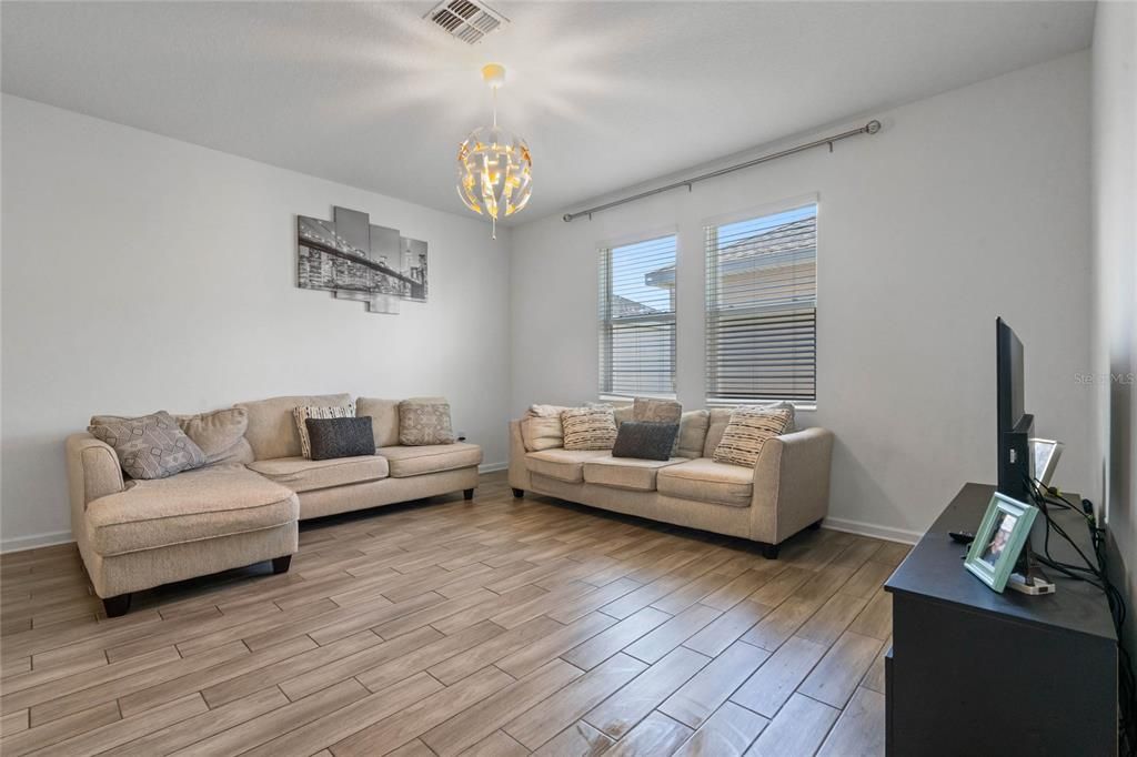 For Sale: $399,000 (3 beds, 2 baths, 1802 Square Feet)