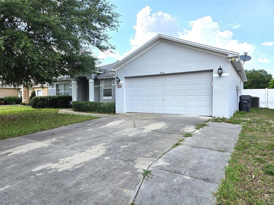 Active With Contract: $325,000 (3 beds, 2 baths, 1741 Square Feet)