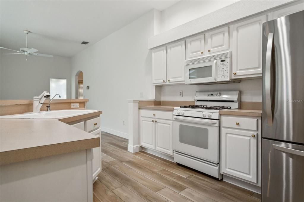 Active With Contract: $700,000 (4 beds, 3 baths, 2183 Square Feet)