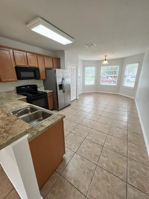 For Sale: $370,000 (3 beds, 2 baths, 1901 Square Feet)