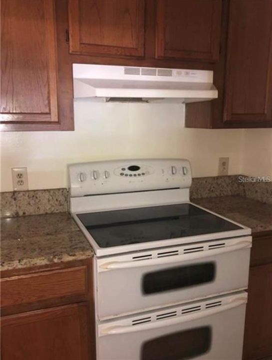 Active With Contract: $129,000 (1 beds, 1 baths, 700 Square Feet)