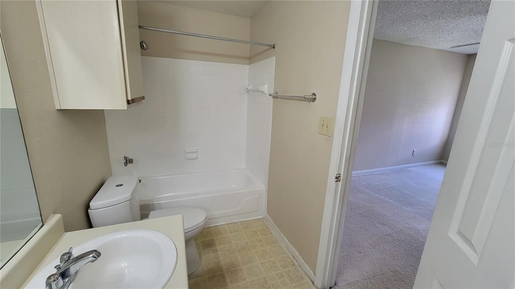 For Rent: $1,299 (1 beds, 1 baths, 580 Square Feet)