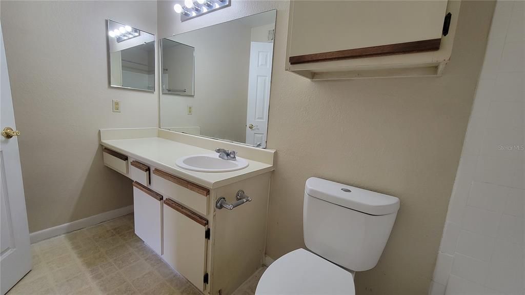 For Rent: $1,299 (1 beds, 1 baths, 580 Square Feet)