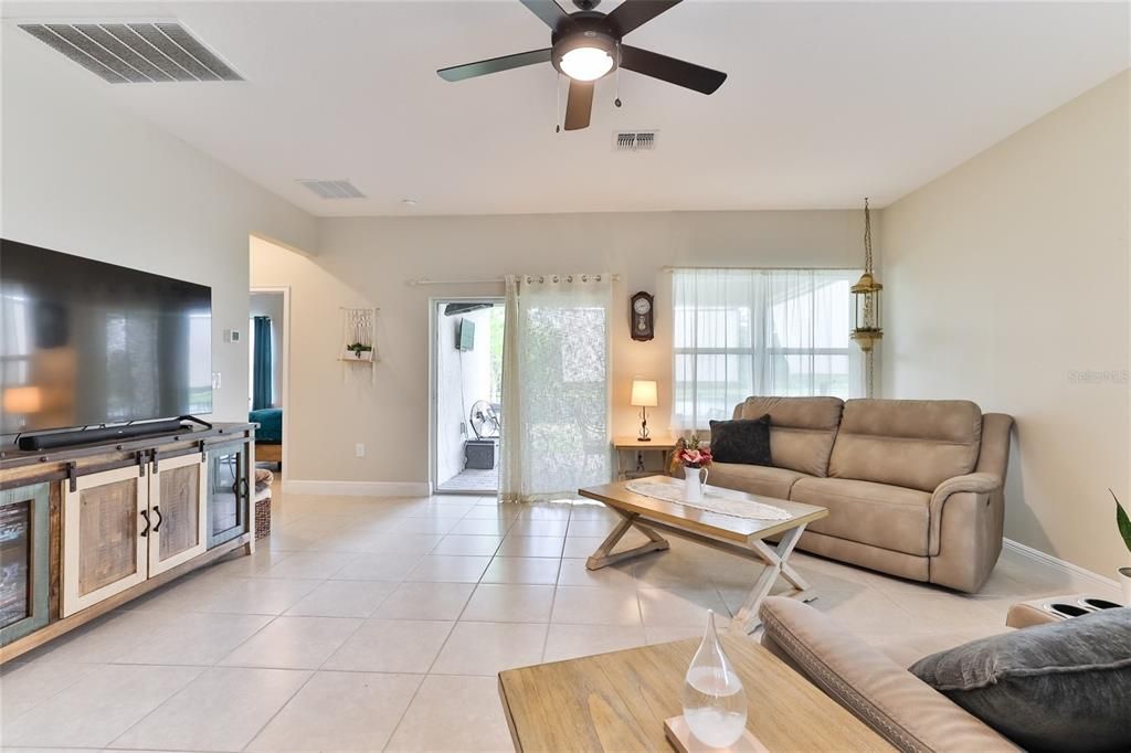 For Sale: $445,000 (4 beds, 2 baths, 1896 Square Feet)