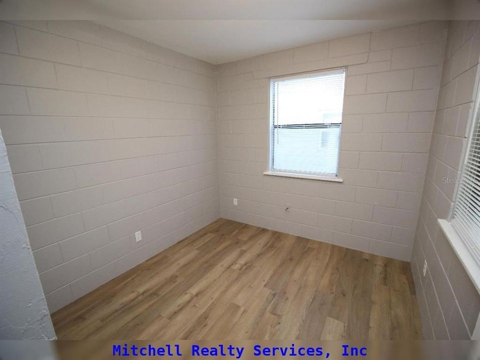 For Rent: $1,300 (3 beds, 1 baths, 1044 Square Feet)