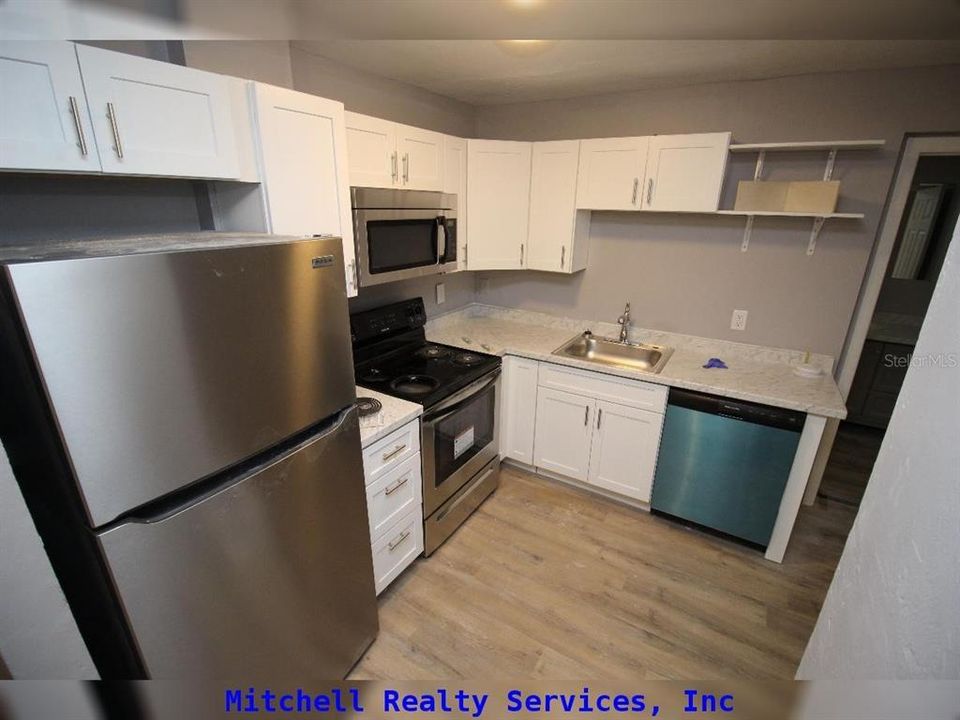 For Rent: $1,300 (3 beds, 1 baths, 1044 Square Feet)