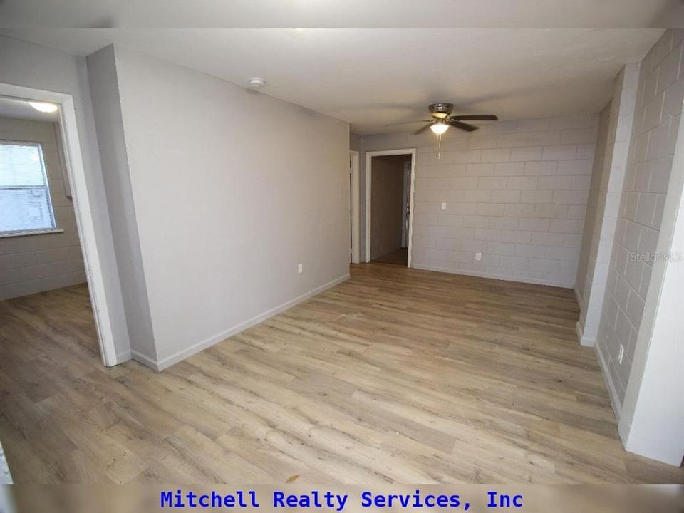 For Rent: $1,300 (3 beds, 1 baths, 1044 Square Feet)