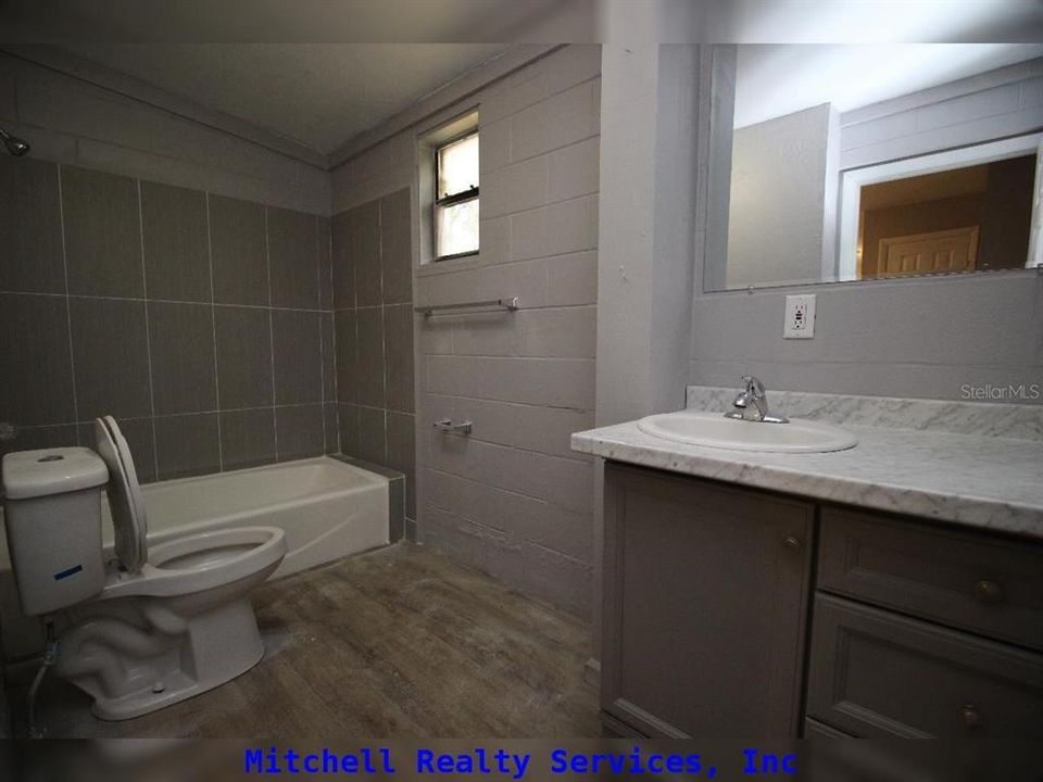 For Rent: $1,300 (3 beds, 1 baths, 1044 Square Feet)