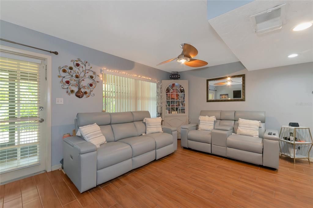 For Sale: $247,000 (2 beds, 2 baths, 1343 Square Feet)