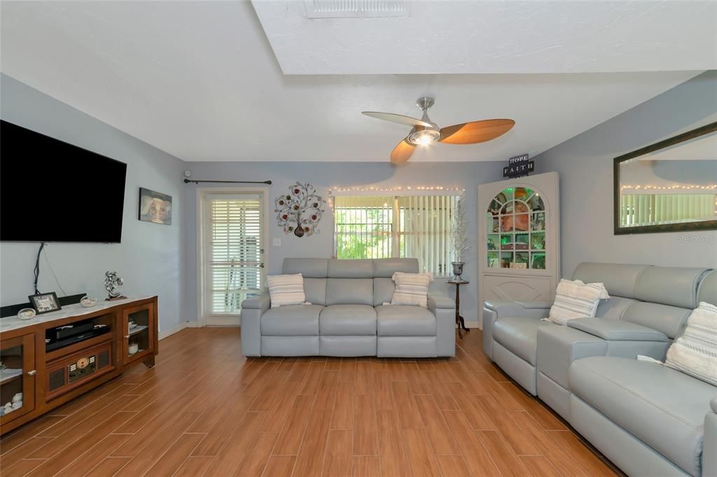 For Sale: $247,000 (2 beds, 2 baths, 1343 Square Feet)