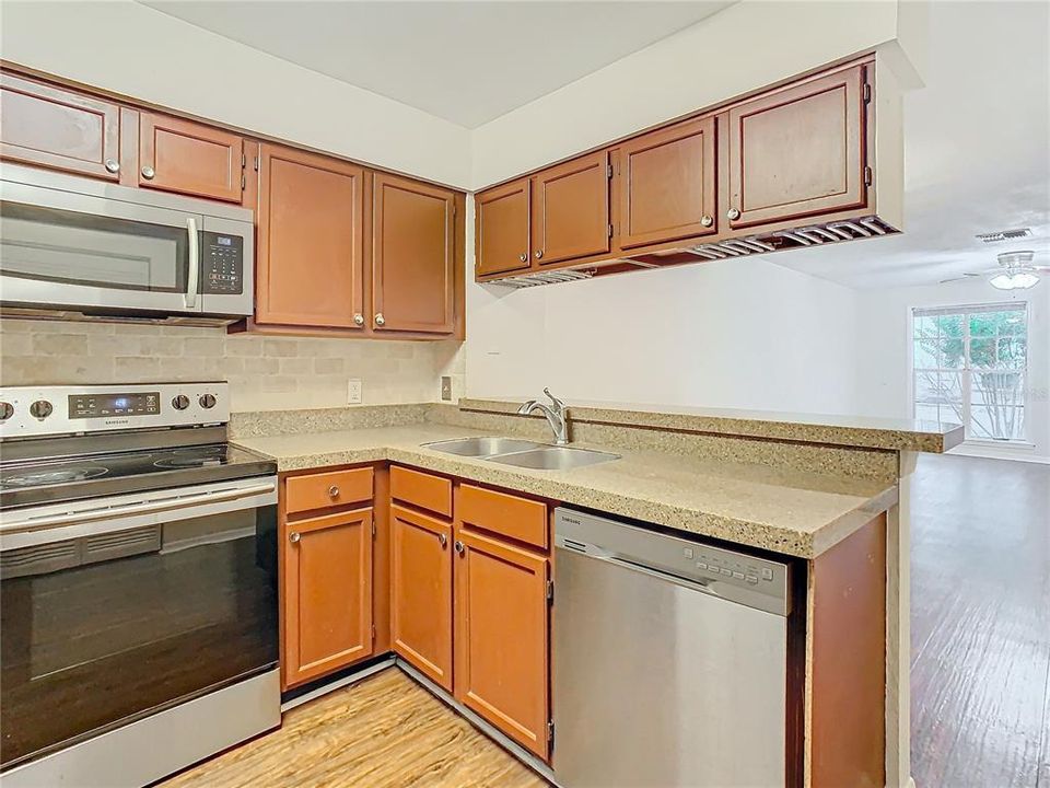 For Sale: $220,000 (2 beds, 2 baths, 1200 Square Feet)