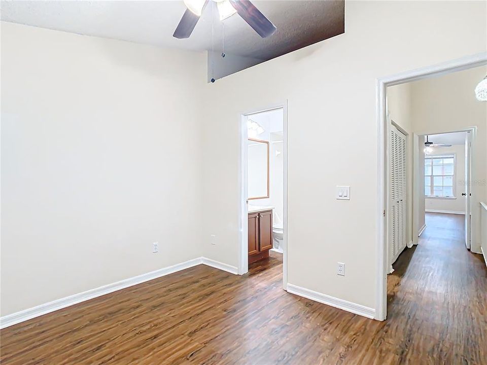 For Sale: $220,000 (2 beds, 2 baths, 1200 Square Feet)