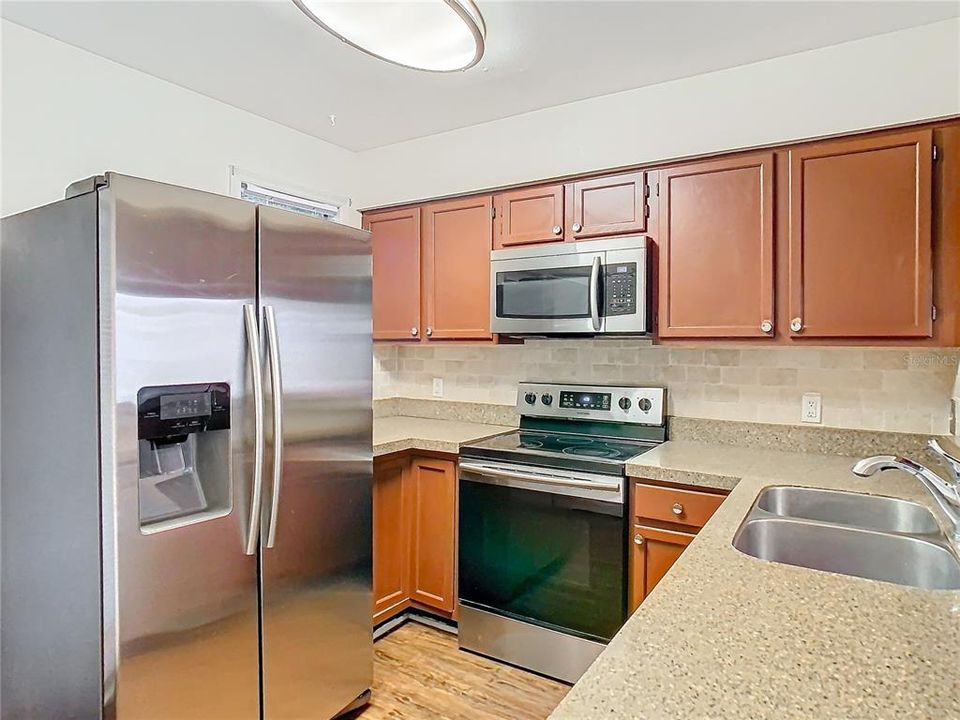 For Sale: $220,000 (2 beds, 2 baths, 1200 Square Feet)