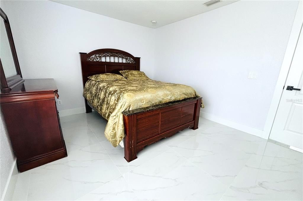 En Venta: $575,000 (4 camas, 3 baños, 2217 Pies cuadrados)