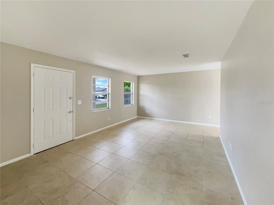 For Sale: $320,000 (2 beds, 2 baths, 1000 Square Feet)