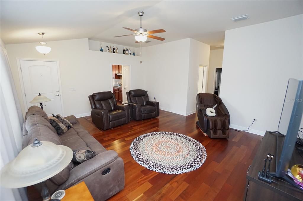 Active With Contract: $295,000 (3 beds, 2 baths, 1326 Square Feet)