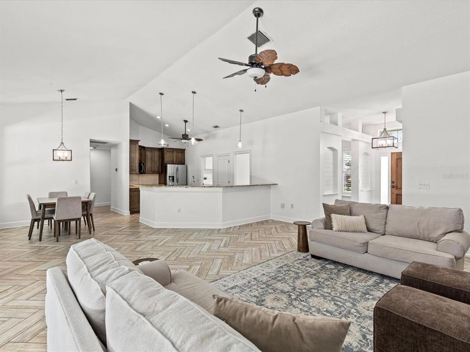 Spacious Livingroom with Custom Built Ins, Fireplace