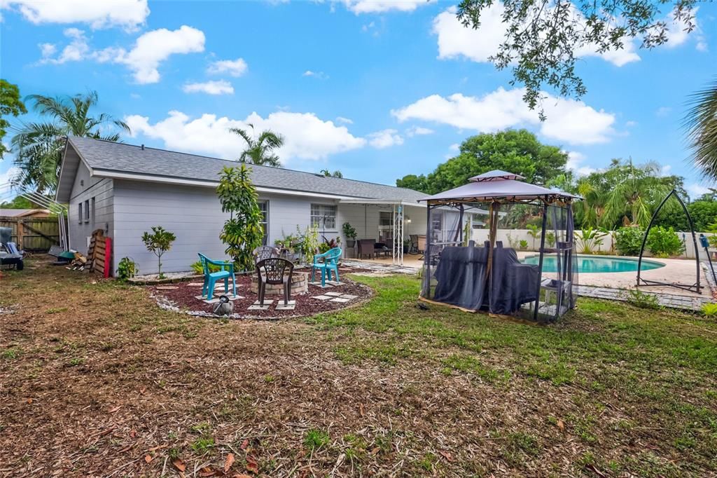 For Sale: $449,000 (4 beds, 2 baths, 1874 Square Feet)