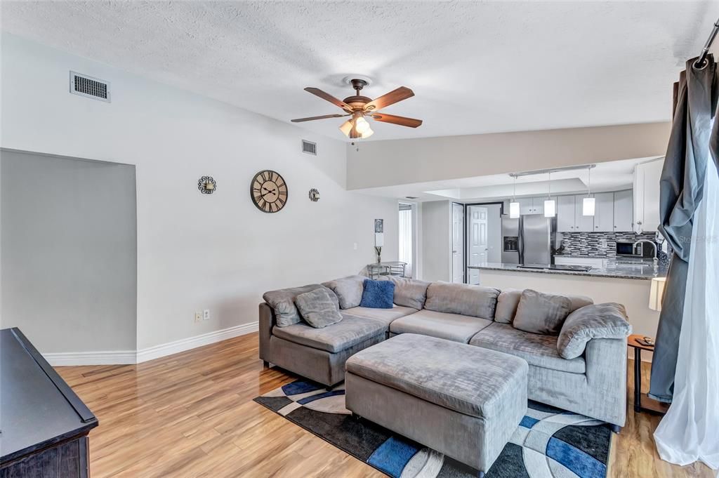 For Sale: $449,000 (4 beds, 2 baths, 1874 Square Feet)