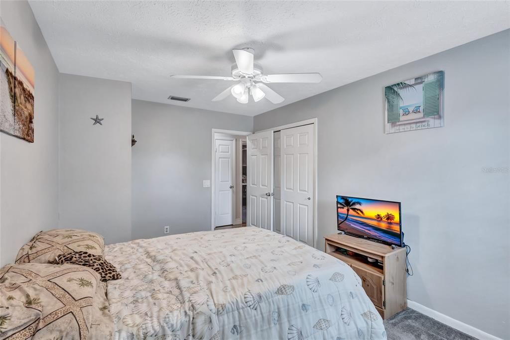 For Sale: $449,000 (4 beds, 2 baths, 1874 Square Feet)