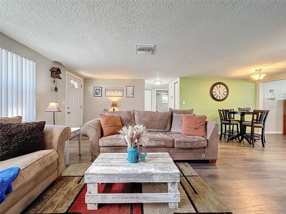 For Sale: $283,500 (3 beds, 2 baths, 1388 Square Feet)