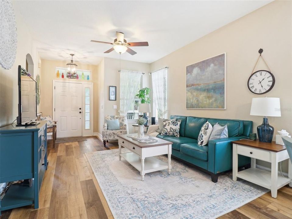 Active With Contract: $325,000 (2 beds, 2 baths, 1240 Square Feet)