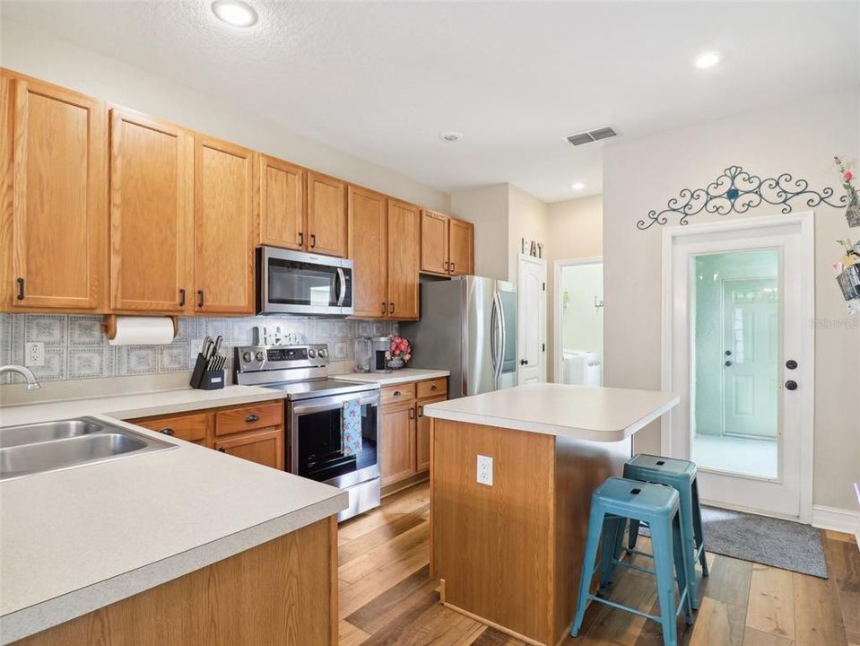 Active With Contract: $325,000 (2 beds, 2 baths, 1240 Square Feet)