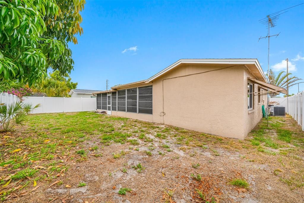 Active With Contract: $235,000 (2 beds, 2 baths, 1442 Square Feet)